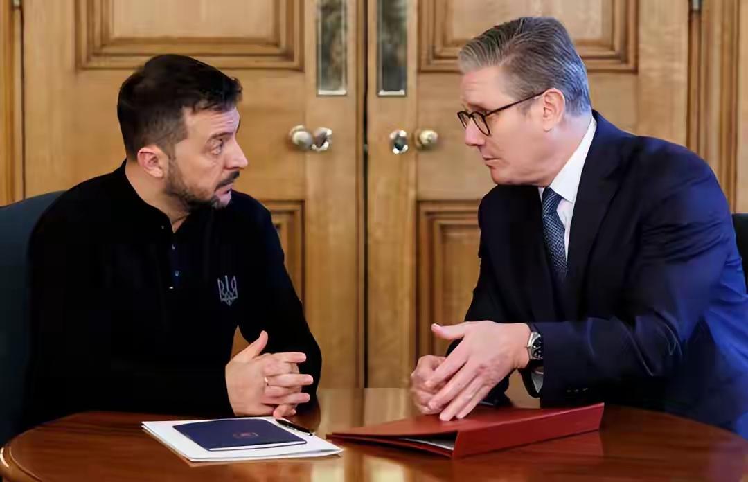 炸锅！泽连斯基抛出欧洲安全大招：美国退北约，这4国必须火速入盟！家人们，欧