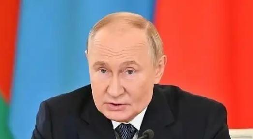 美国记者提问普京，如果中国要解放台湾，俄罗斯会不会掺和一把？普京干脆利落的几句话