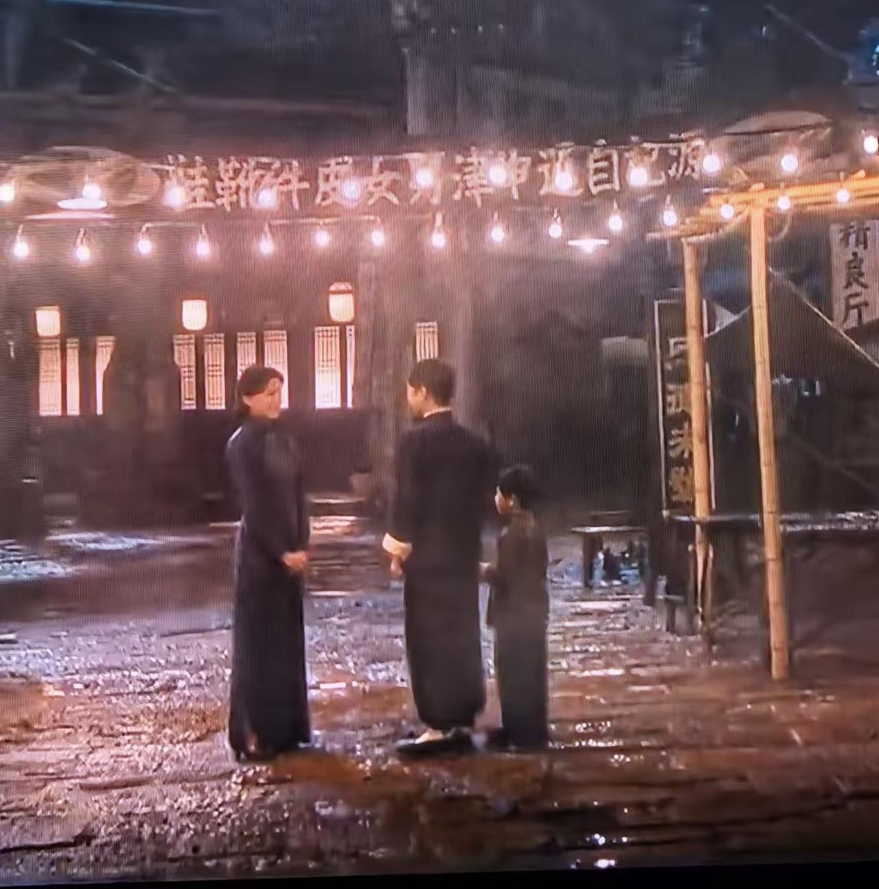 《八千里路云和月》大结局，丁玉娇带着明月找到孟万福，一家人团圆，幸福的在一起了。