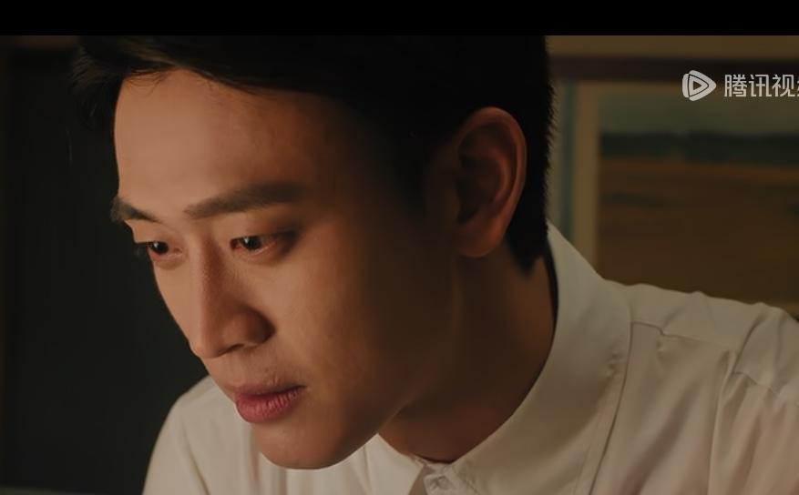 袁老师把方穆扬的画扔进垃圾桶时，他以为自己的艺术梦彻底碎了。费霓一个字没说。