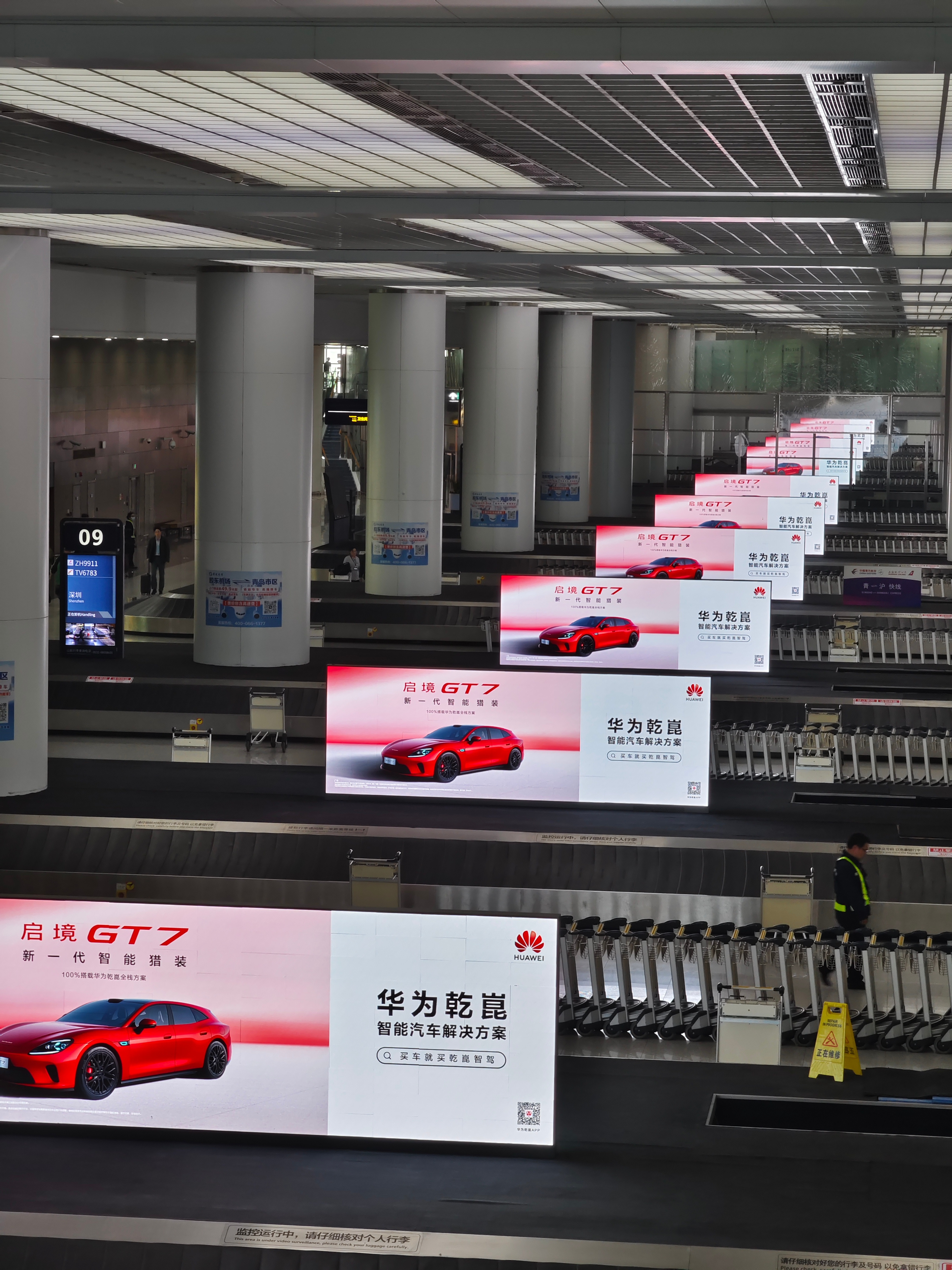 启境汽车启境这推广阵仗可以！不知道最后定价多少前面同样感觉的车可都是20W+