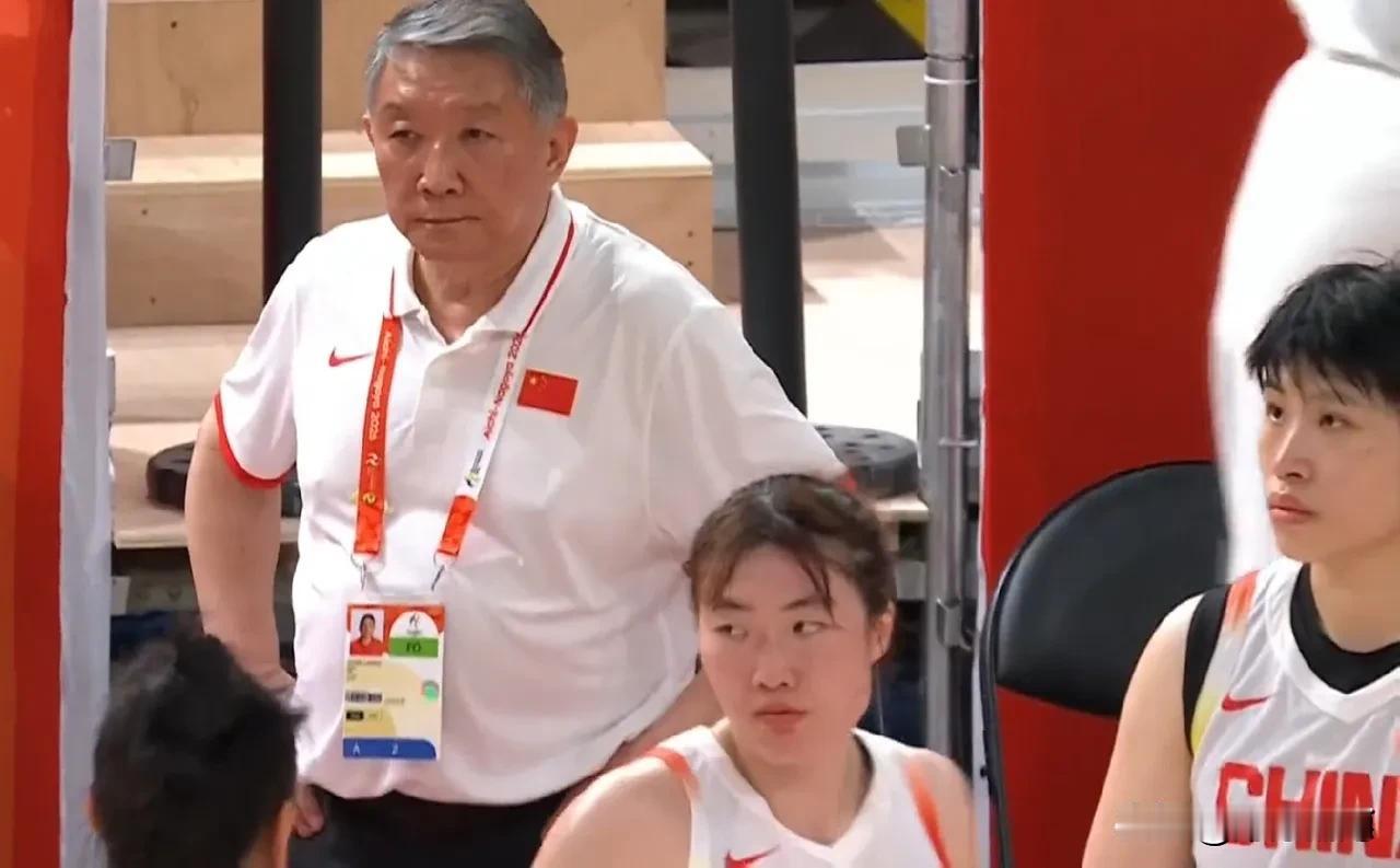 真是越来越看不懂主教练宫鲁鸣了!亚运会中国女篮80:85不敌韩国女篮的比赛，除