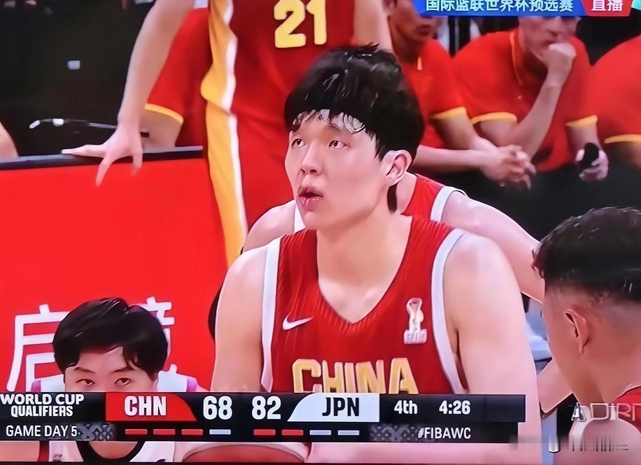 赵继伟在批评谁呢？中国男篮昨晚在主场输给了日本队，赛后赵继伟批评年轻球员比赛过