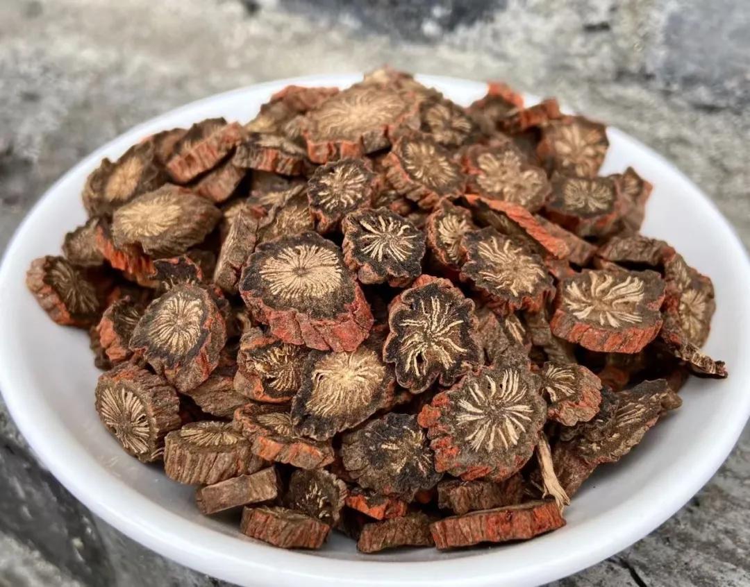 颈动脉斑块，根在脾不在血管，这是我临床数十年总结的，有需要就备着吧他汀吃着、丹