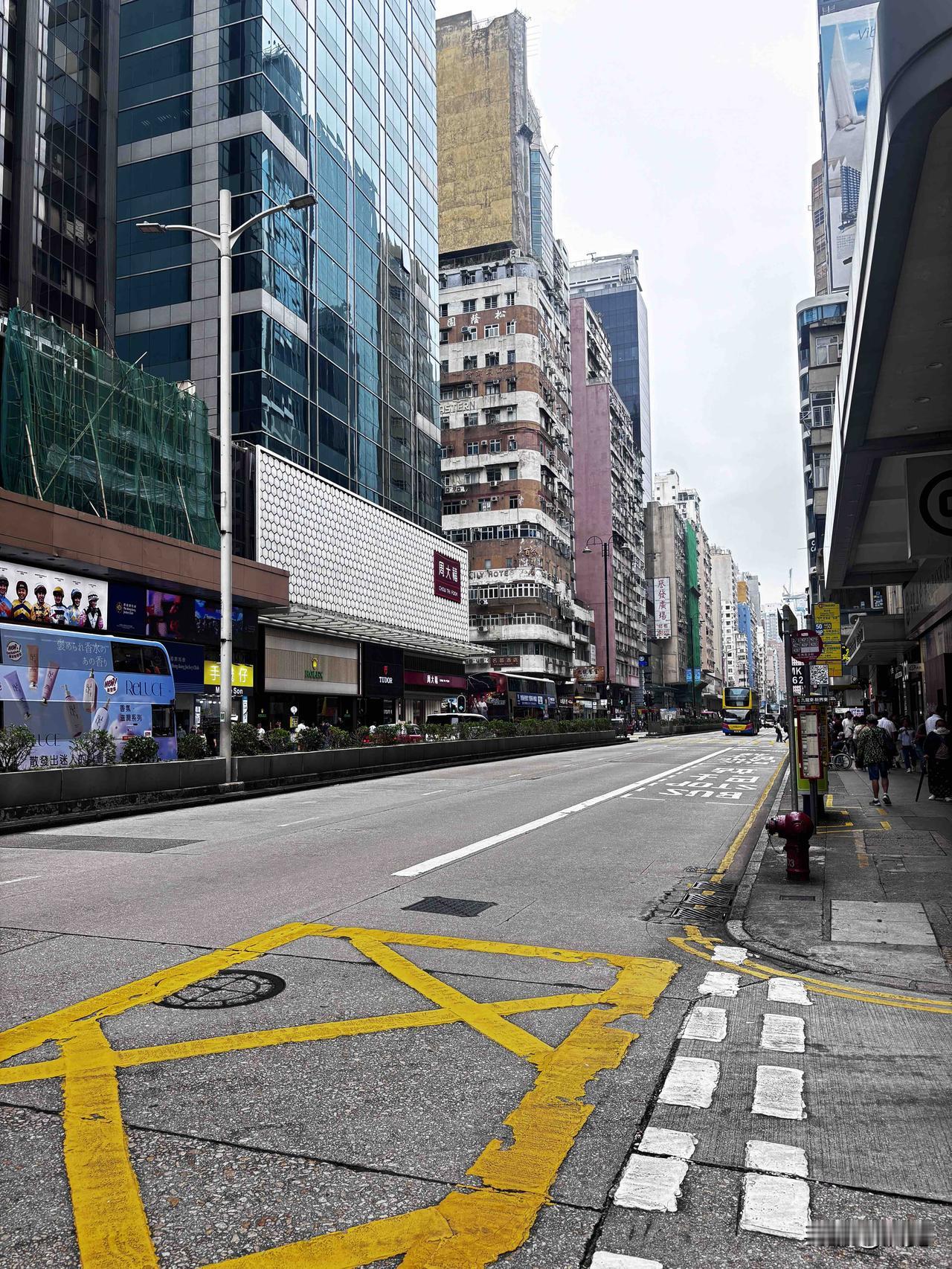 看到一些事会突然发现原来人是可以突然间失去所有东西的刚买完一套衣服和梳洗用品