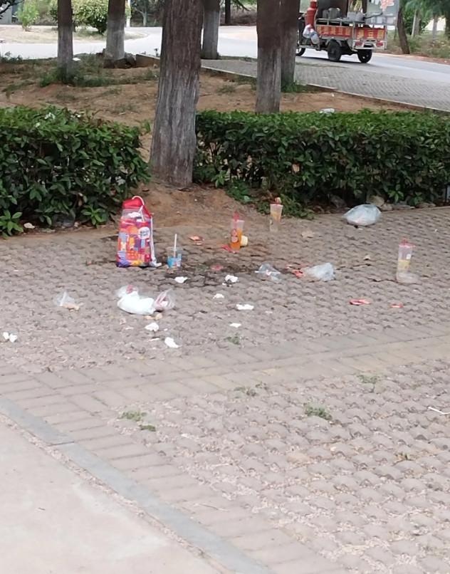 请不要随便冤枉房车、床车乱扔垃圾了！我们今天下午来到了，洛阳市河水渠管理处伊河管