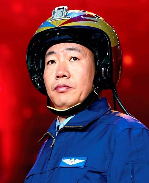 郝井文，男，汉族，1975年9月生，1994年8月入伍，1997年9月入党，大校