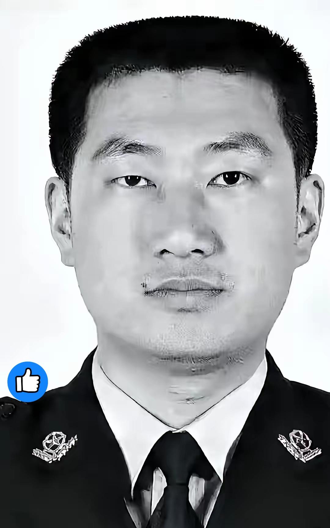 “破防了”52岁的交警大队长苗海滨，没了。​12月14号大早上的，他在高速上处理