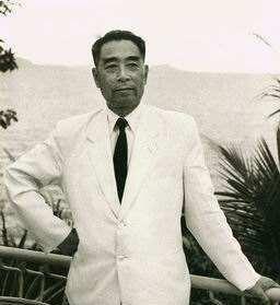 1949年初，三大战役以解放军的全胜而结束，蒋介石的精锐部队损失殆尽，全国只剩下