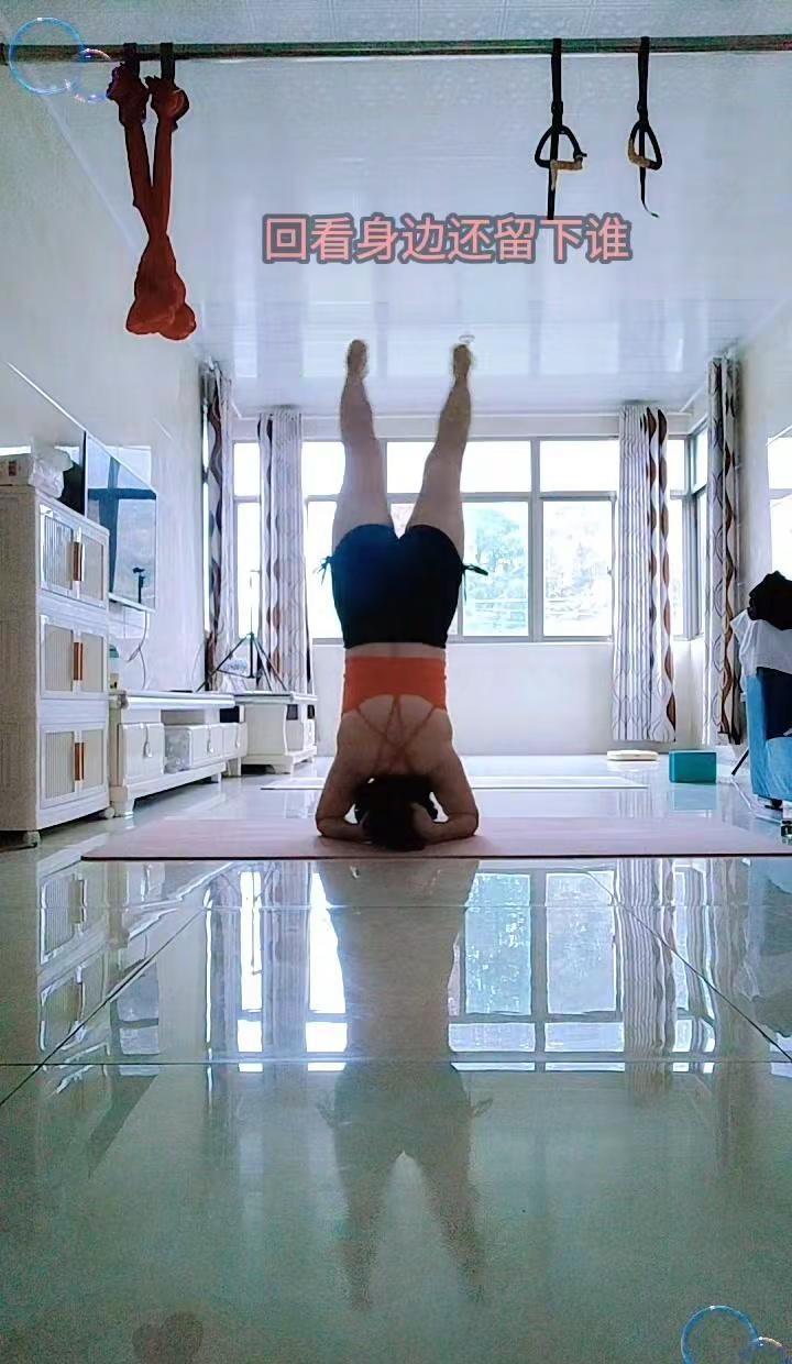 5点瑜伽晨练打卡日常。🌿每天5点准时开启瑜伽练习，不追求高难度复杂体式，把简单