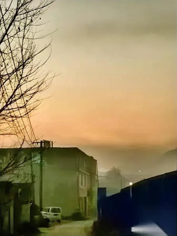 前几天遇着个老大哥跟我唠了句实在话他说这俩道理要是早懂我十年前不至于