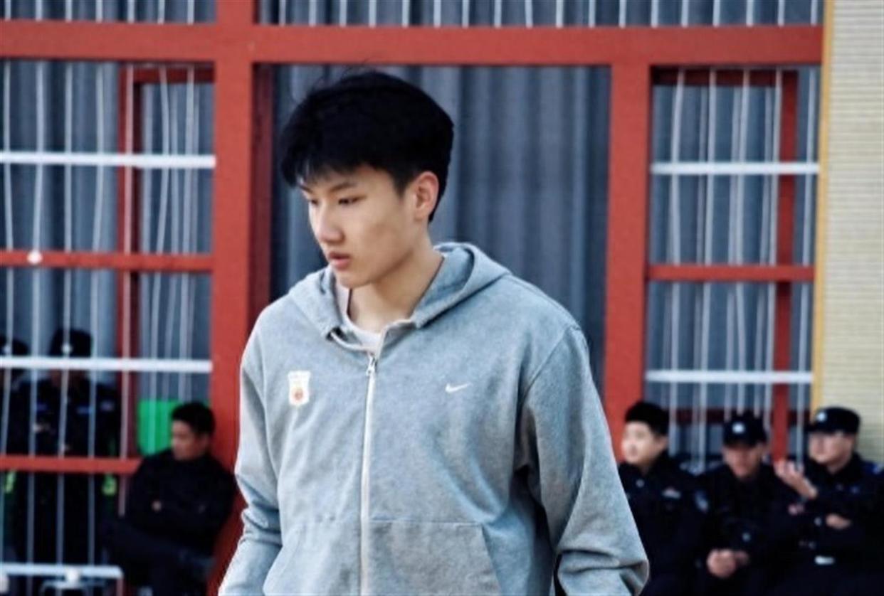 山东男篮青训大爆发！四大新星集体升入一队，李政乐只是其中之一百度一夏燃动赛场
