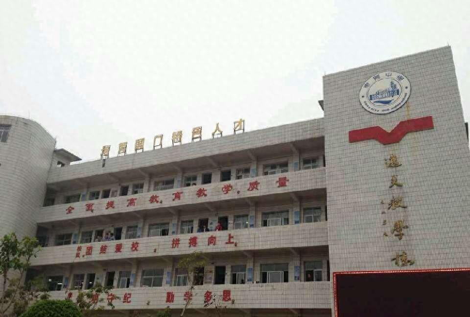 广西中学生坠亡后续：男孩长得很壮实，妈妈半夜进空房送餐太心酸广西东兴中学最近出