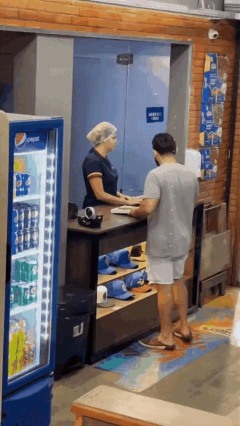 你这可真的吓死服务员了[捂脸哭]