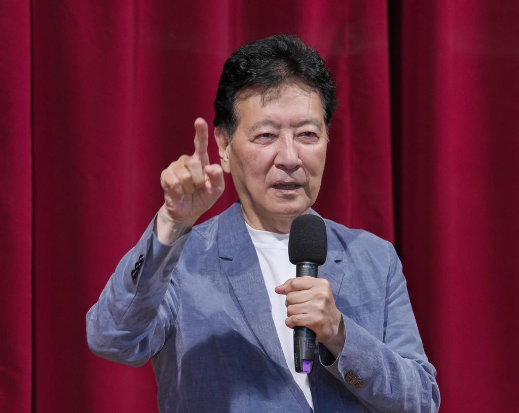 赵少康竟和沈伯洋同登绿媒头版国民党主席选举进入倒数，资深媒体人赵少康爆料称，