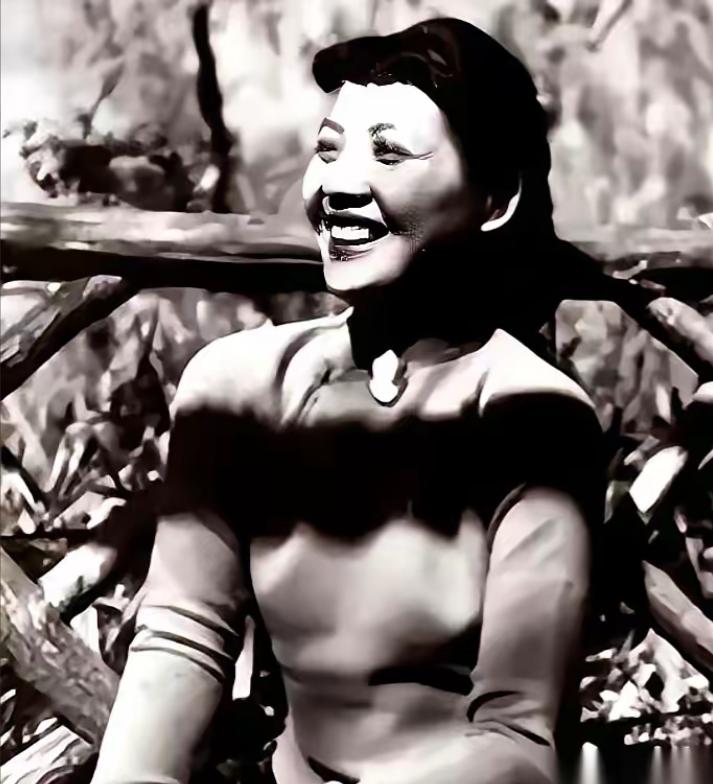 党组织派她潜伏南京，给了二十根金条。结果这个女人，打了整整三年麻将，把钱输了个精