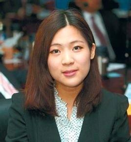 徐巧芯又挨批了。她三番五次与国民党中央不同调，是自作主张还是另有所图？不得不承
