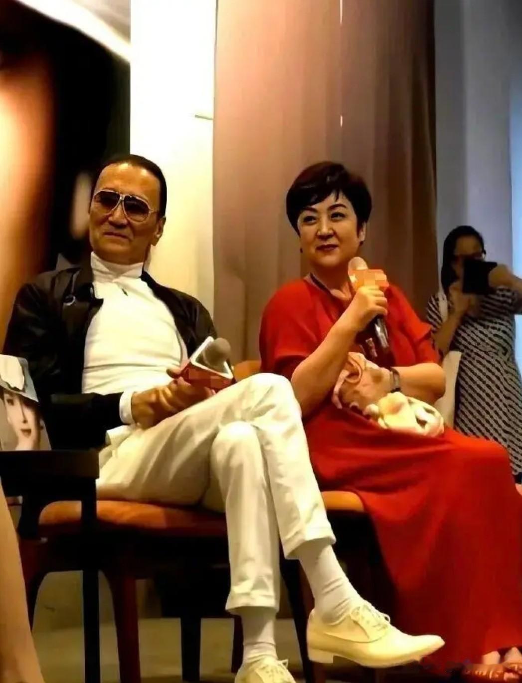 谢贤第一任妻子甄珍得知谢贤去世后哭到沙哑：他对我那么好、那么照顾我，又是我的初恋