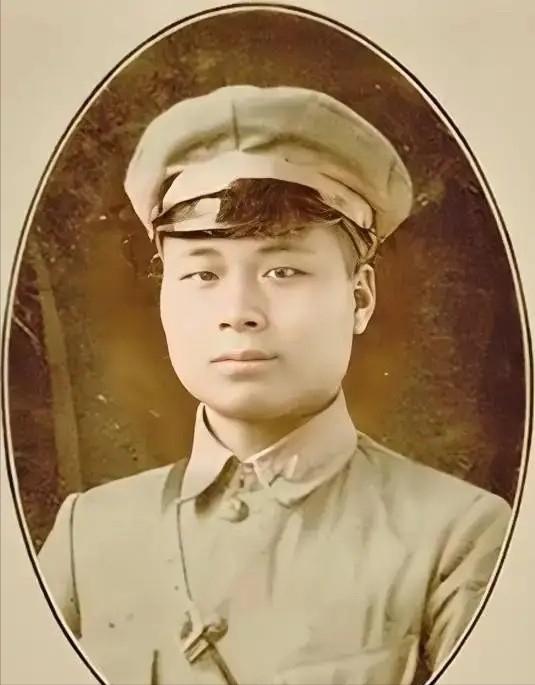 🌞1959年51岁的邱行湘刚获特赦，光棍一个，这个曾叱咤战场的国民党将军，