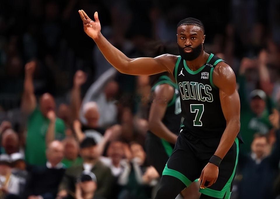 虽然凯尔特人可以通过送出全NBA最佳阵容侧翼杰伦-布朗（JaylenBrown
