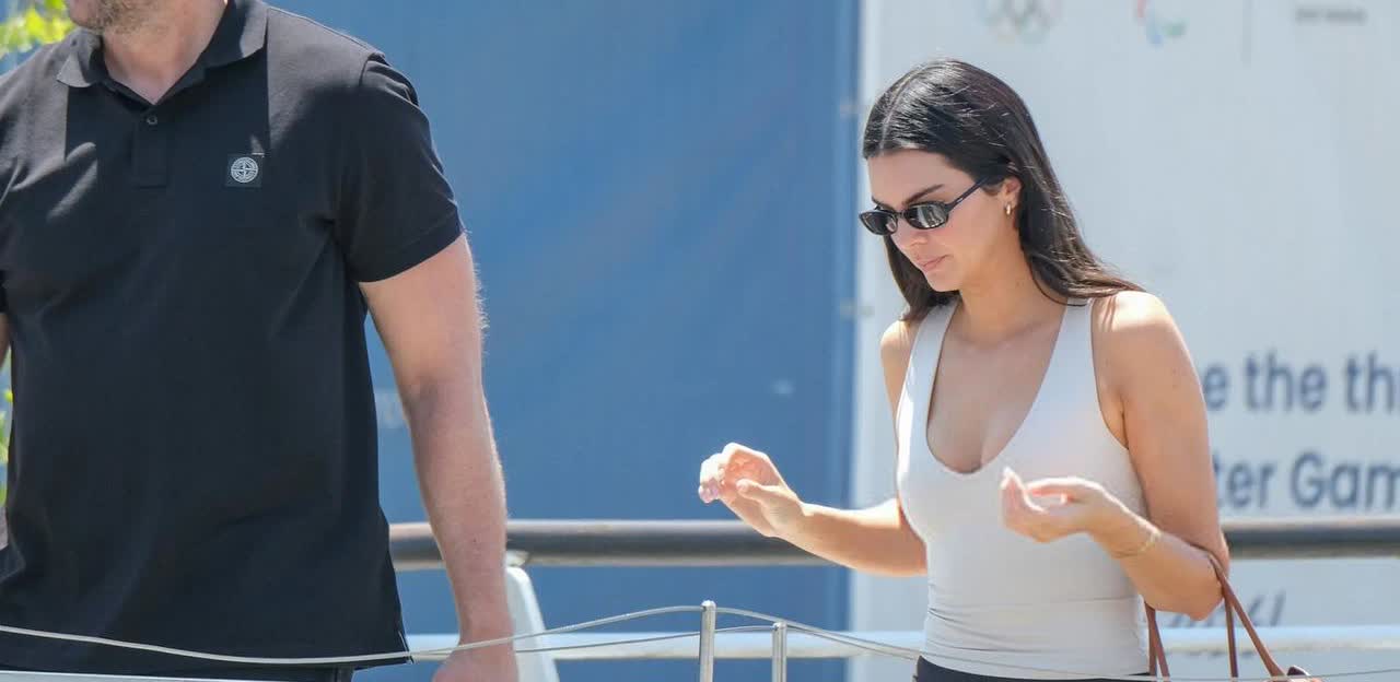 肯达尔·詹娜(KendallJenner)抵达意大利威尼斯马可波罗国际机场