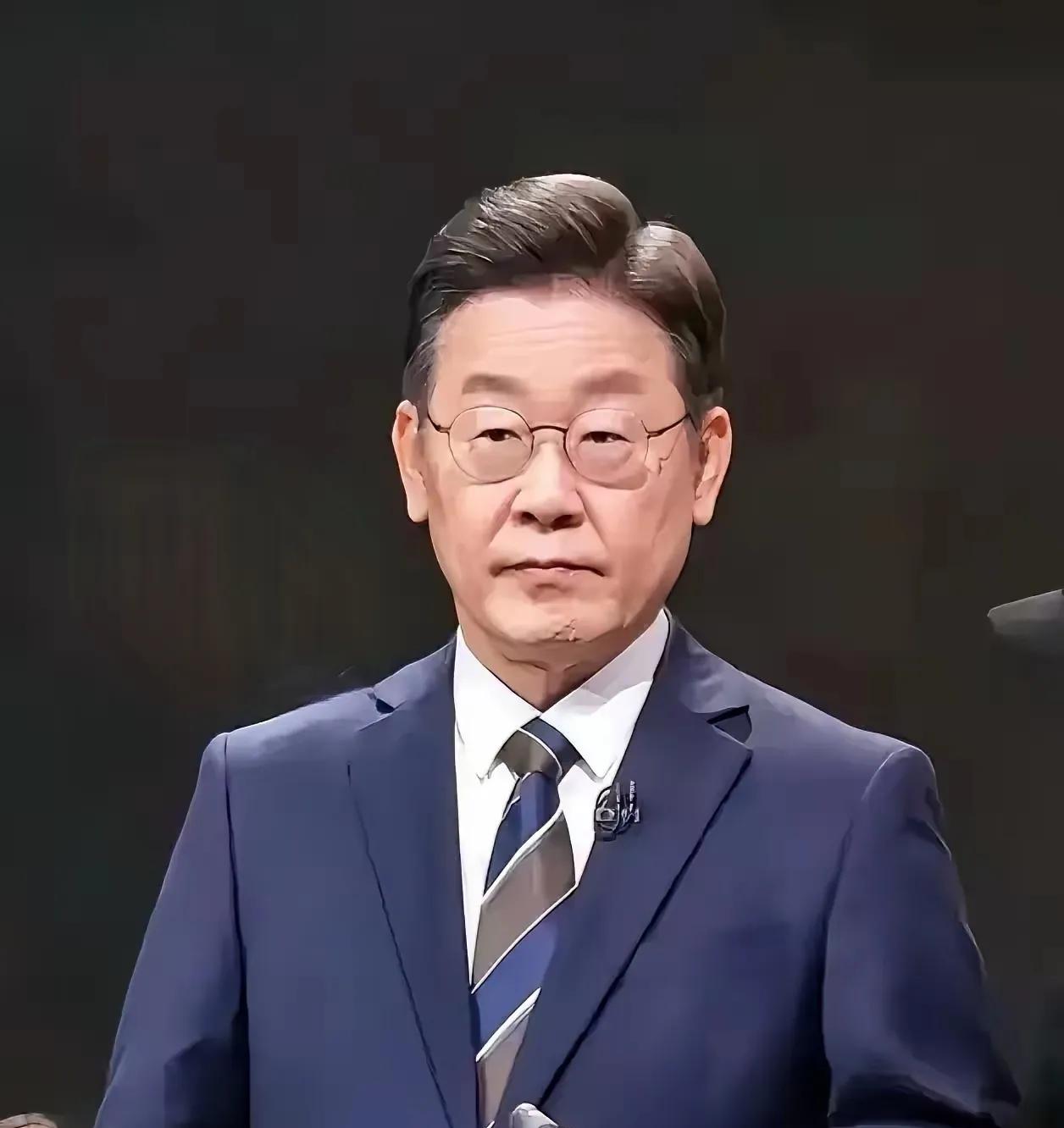 韩国可真是有苦说不出，对美那配合得不能再配合了，姿态也放得够低，结果美说翻脸就翻