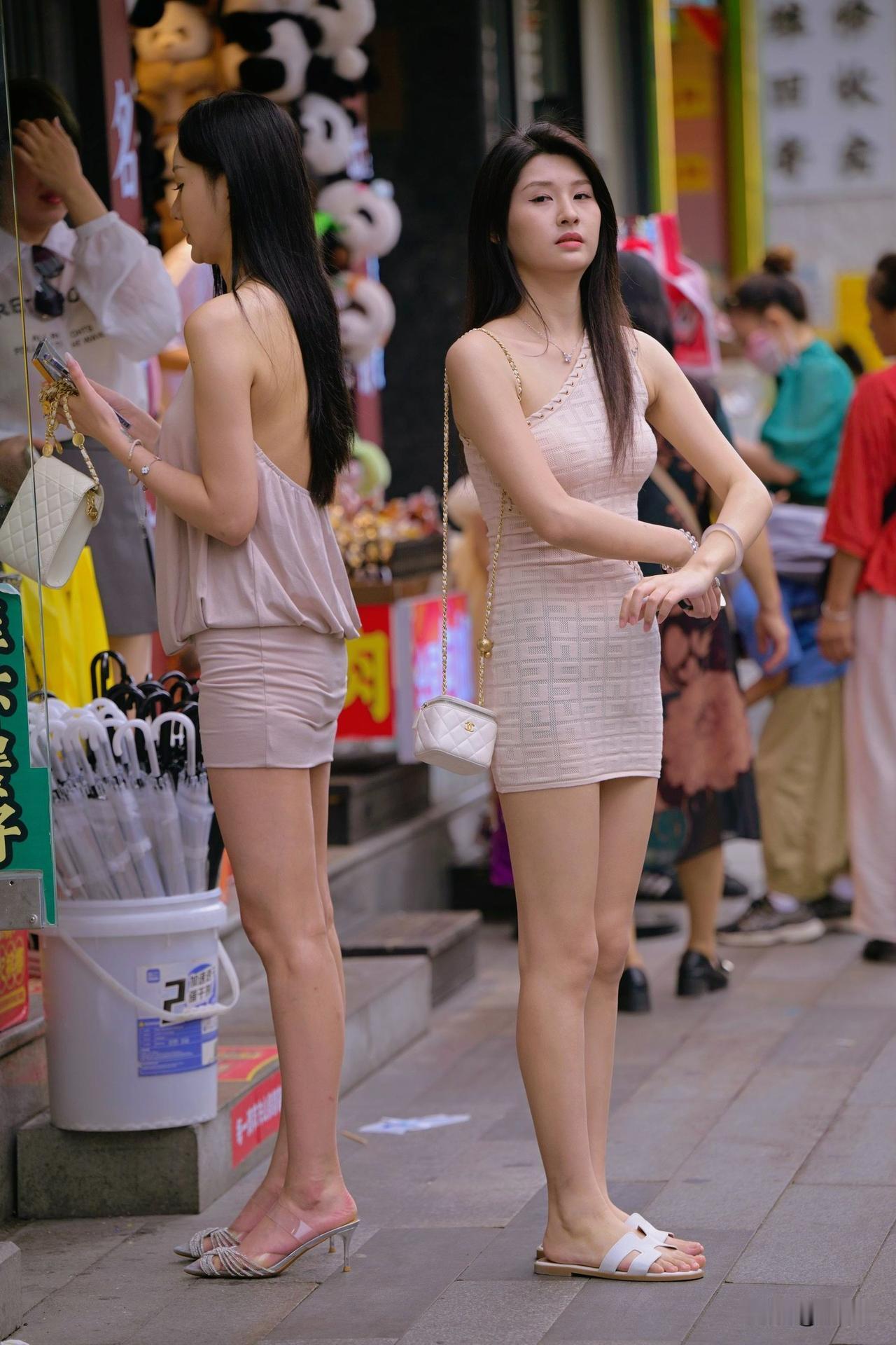 好闺蜜：美丽的北京夏日三里屯街拍