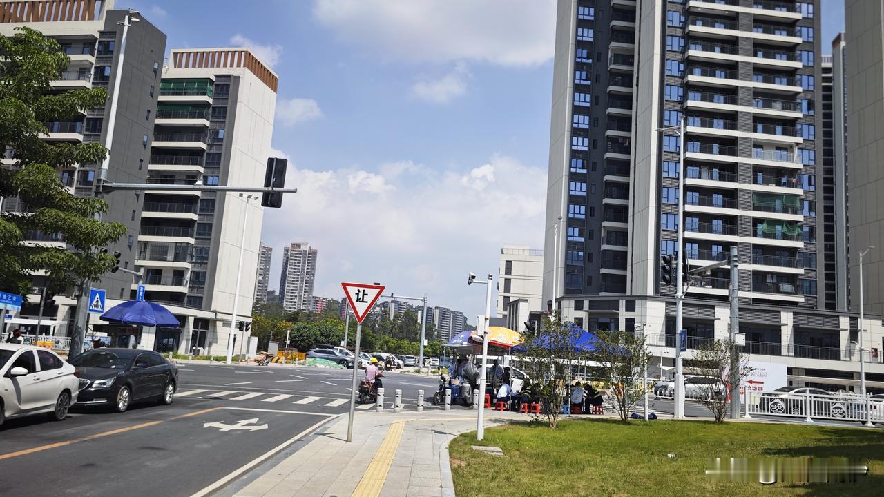 南沙普通底层市民的财富密码：买个摆摊小车，找一个附近的在建楼盘，就在楼盘门口摆地