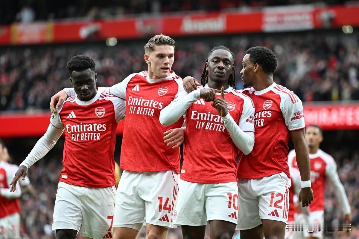 阿森纳今夏的策略是注重阵容深度,而利物浦则引进了超级球星。随着英超比赛强度和密