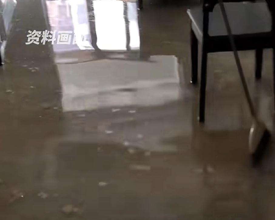 天都塌了，深圳一业主花921万元购买的新房，入住不到半年即遭粪水倒灌，今年二月中