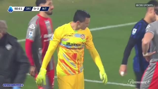 烟花砸中门将！国米客场力克克雷莫内塞