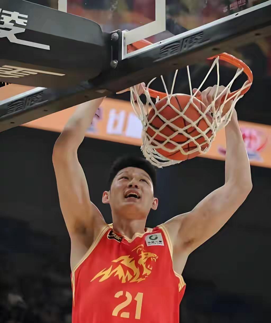 不是缺了胡金秋不行，是缺了胡金秋全队上下打的都拧巴。打荷兰胡金秋没上，不是说其