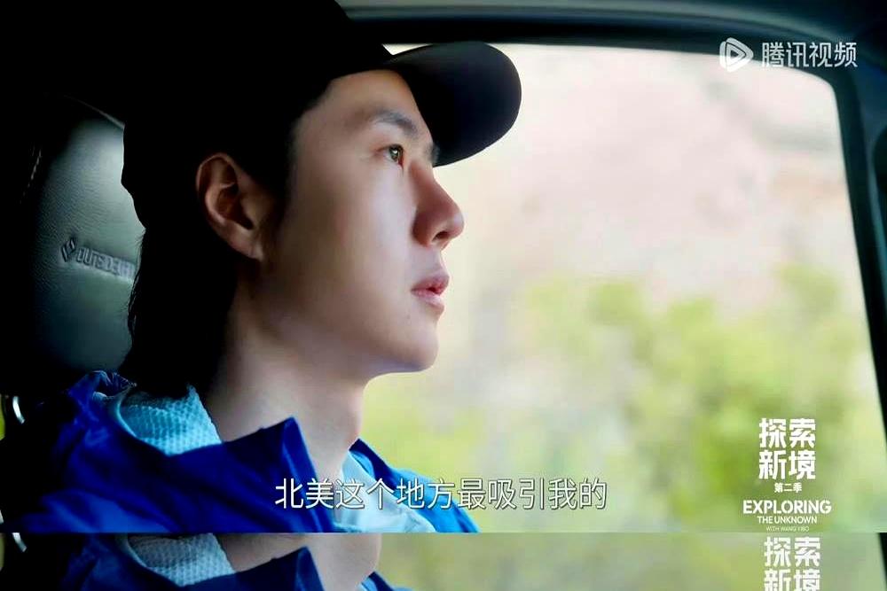 说王一博“好可怜”，大概是最近听过最大的笑话，一边是被全网吐槽穿衣“不分季节”，