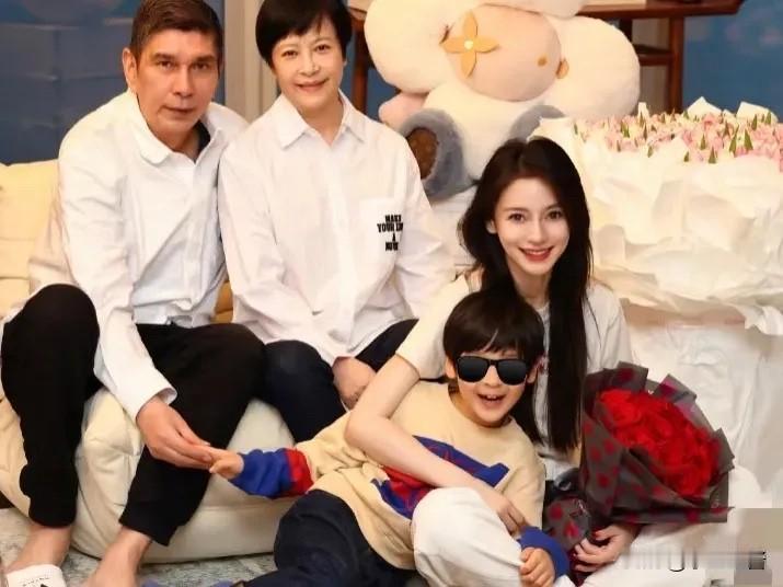 黄晓明，后继有人？7月1日，36岁的杨颖，冲上热搜，这一次，不是因为成功复出