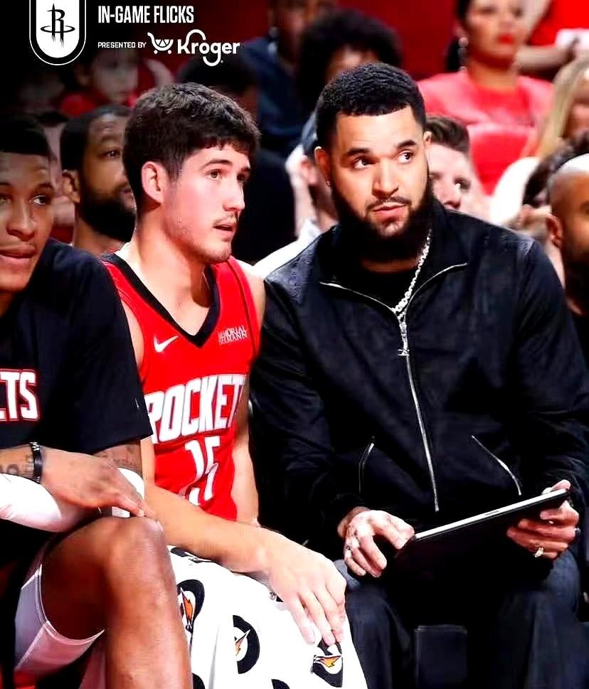 谢泼德最近打出来了，这直接让范乔丹在火箭的位置更稳了——之前火箭说不定还动过用他