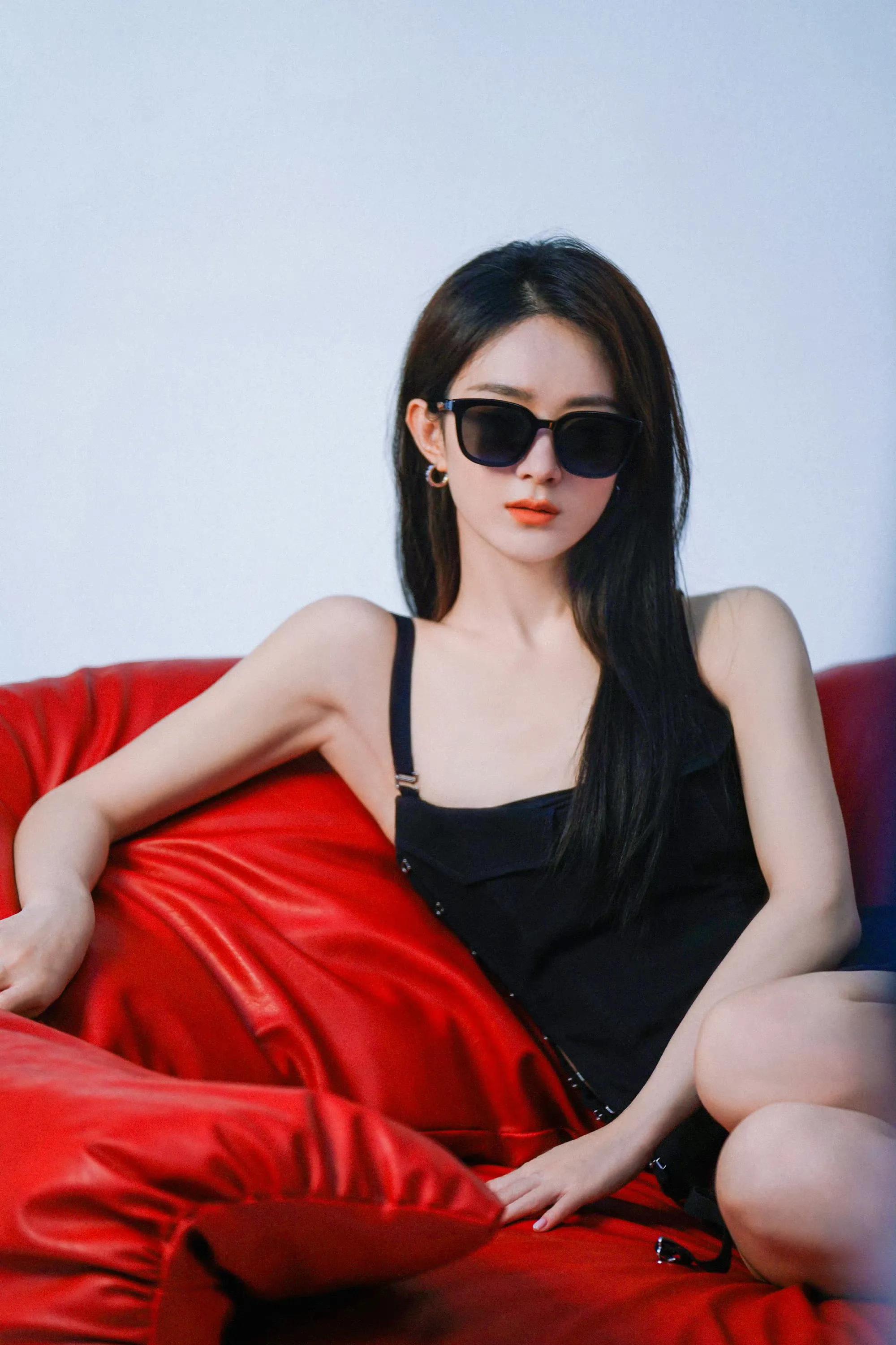 女神赵丽颖墨镜一戴，人见人爱！