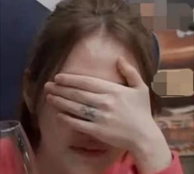 为什么小s会阻止黄春梅半夜发小作文？主要原因是，黄春梅发的小作文，已经对