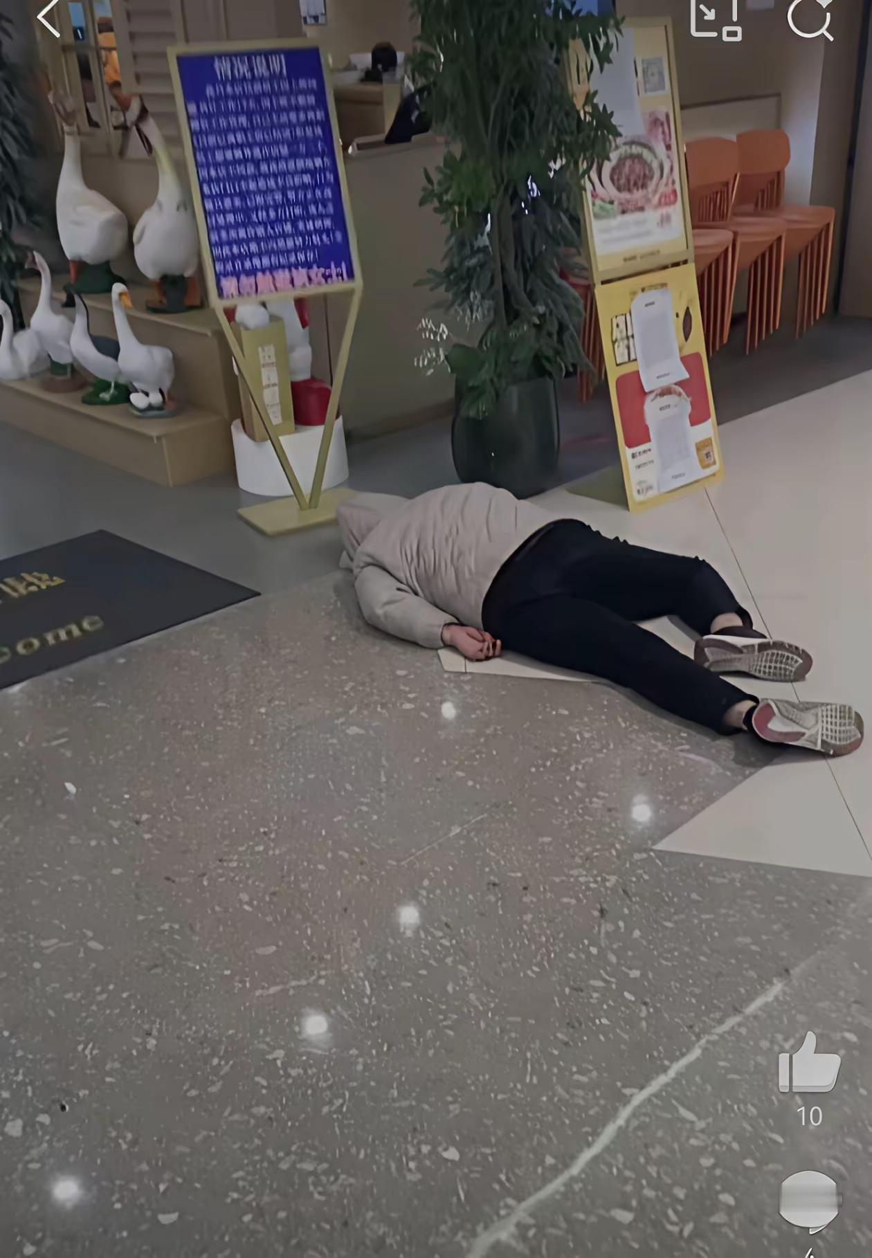 这事涉嫌寻衅滋事呀，不该和稀泥