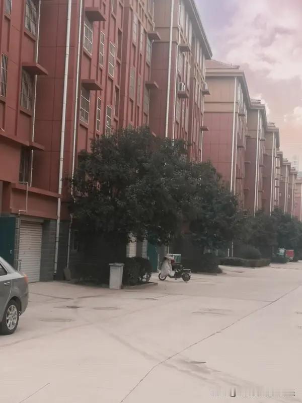 99%的人不一定拥有100万的现金，但是90%以上的人都能有拥有100万资产的机