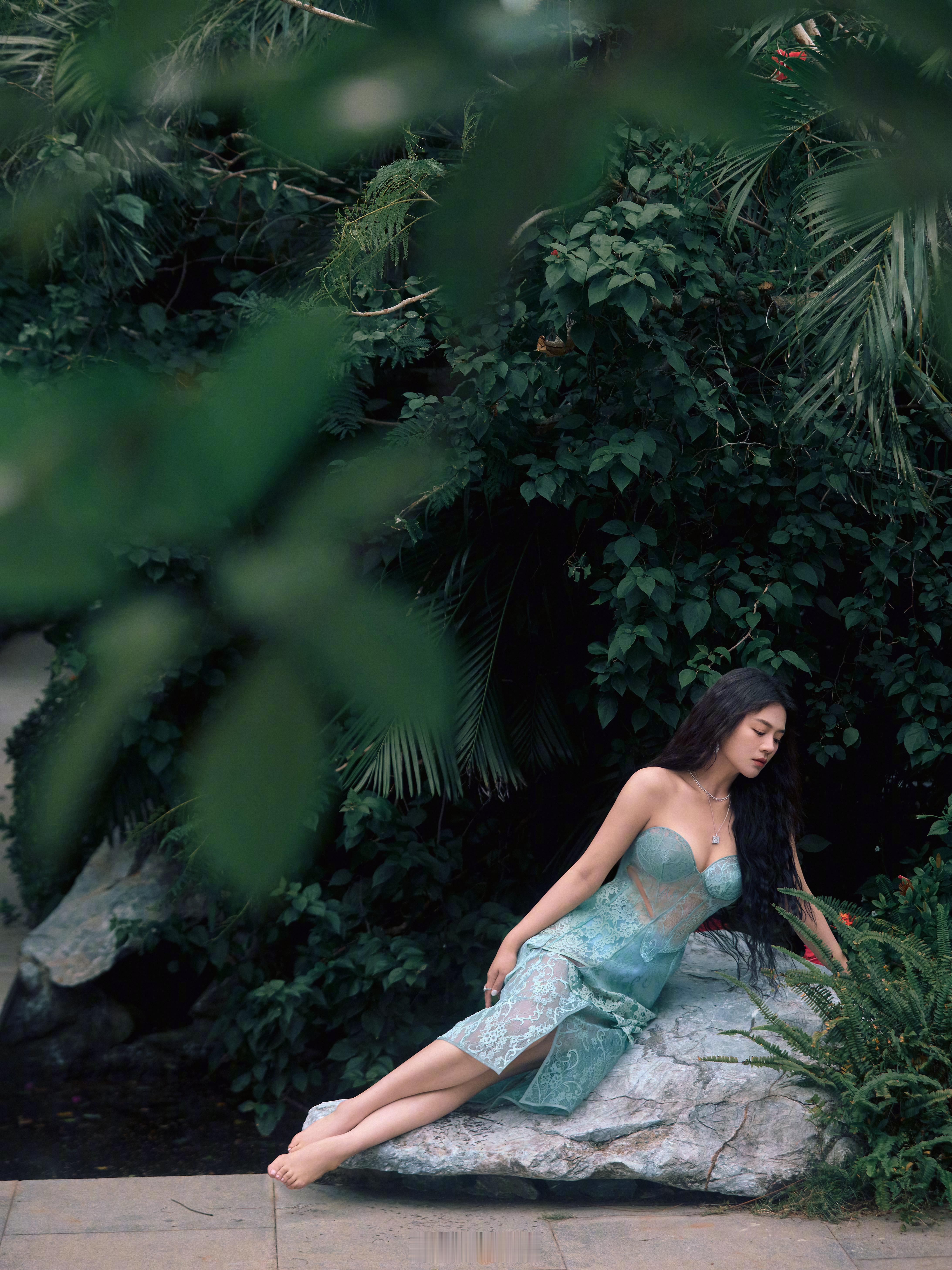 马思纯红花配蓝裙马思纯姐姐知道我喜欢看什么​​​