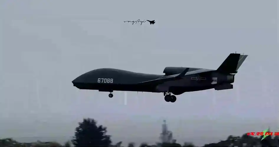 以后美国的全球鹰没得吹了。9月27日，央视公开了一段画面，黄岩岛上空，一架造型独特的无人机正在执行侦