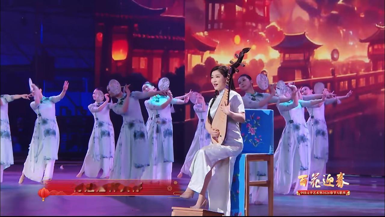 陈楚生在“百花迎春”晚会演唱的前一首歌曲里恰是“将进酒、杯莫停”。昨天播出的“