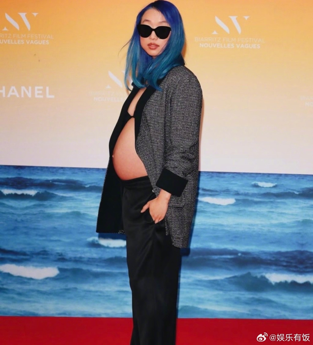 章凝晒与Miguel的孩子章凝孩子的爸爸是Miguel前VogueChina