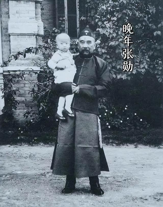 1903年，广西提督苏元春被押送京城将要斩首，他多年的同僚好友纷纷袖手旁观，唯有