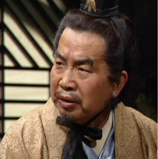 公元214年，曹操首席谋士荀攸病逝的噩耗传来，67岁的贾诩当场撵走宾客，紧闭府门