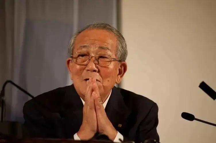 稻盛和夫说：“很多人一生落魄，就是因为人品太好，人都是很贱的，太正直，太实诚的人