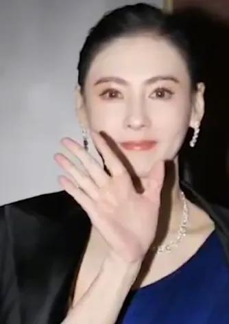 《母爱照亮成长》谢霆锋的演唱会，竟意外映照出张柏芝作为母亲的辉煌篇章。当谢