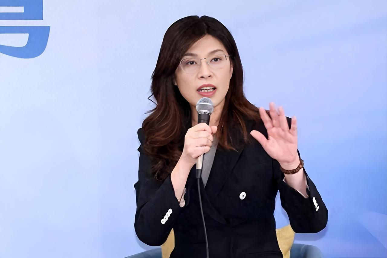 1月30日，岛内最新民调出炉，赖清德的信任度冲上46.9%，而郑丽文则只有可怜的