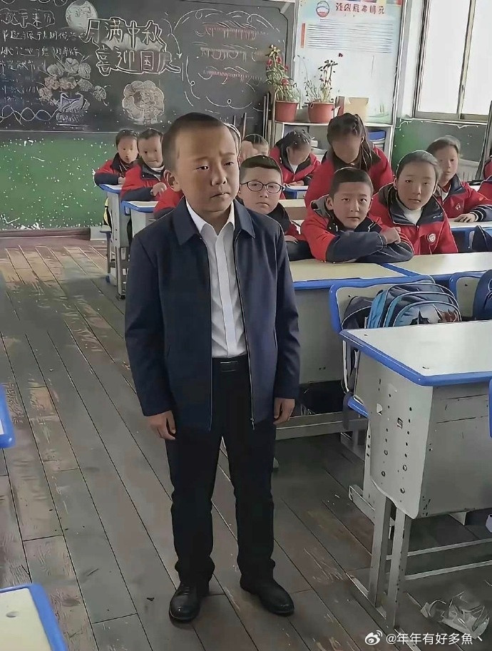 这就是天生干体制内领导的料……