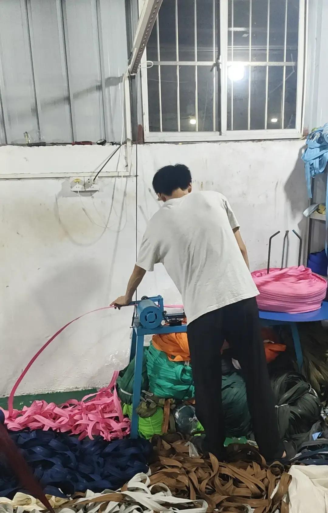 泪目了！河南周口，一名18岁男孩高考结束后自我估分仅380分，自觉升学无望，更怕